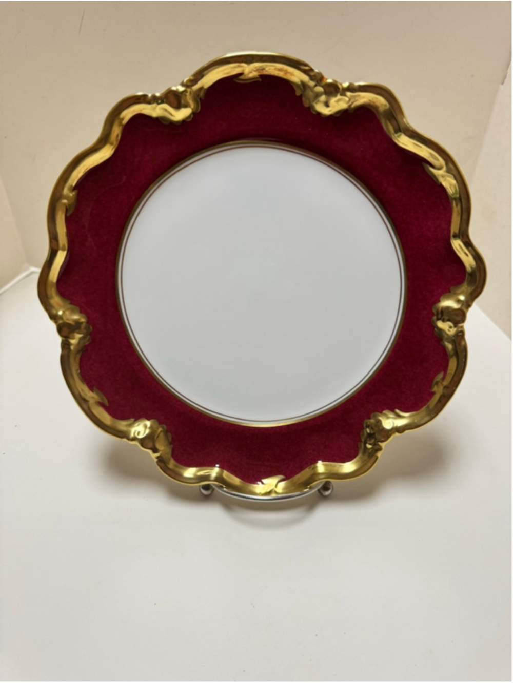 Athlone Marone by Coalport Bone China 9 1/8" Sheffield Dessert Plate, Ruffled